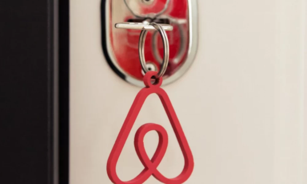 Επτά εκατ. δολάρια πλήρωσε η Airbnb σε τουρίστρια για υπόθεση βιασμού